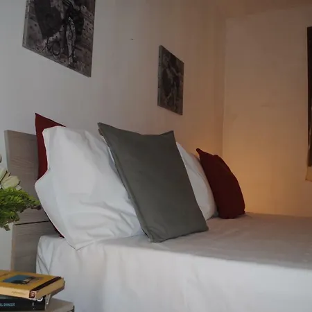 Casa Mondragon